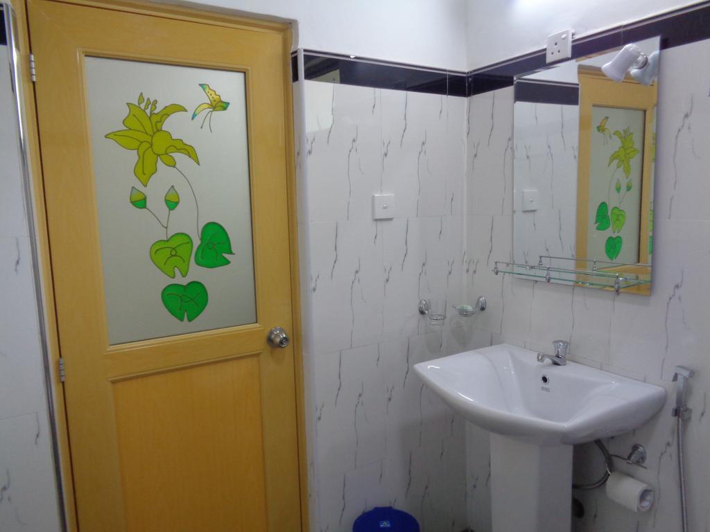 Man Guest Polonnaruwa Hotel Bagian luar foto