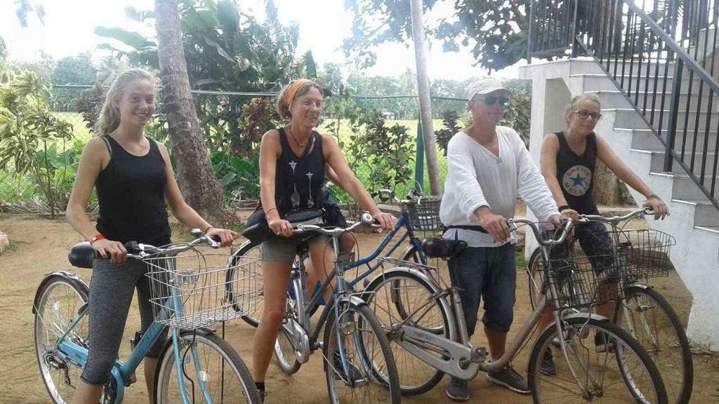 Man Guest Polonnaruwa Hotel Bagian luar foto